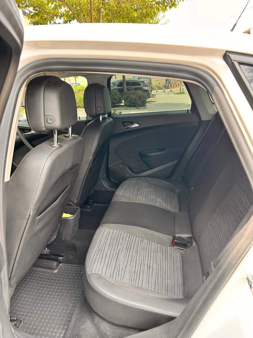 Opel Astra 1.6 CDTI сервизна книжка, снимка 15 - Автомобили и джипове - 55180977