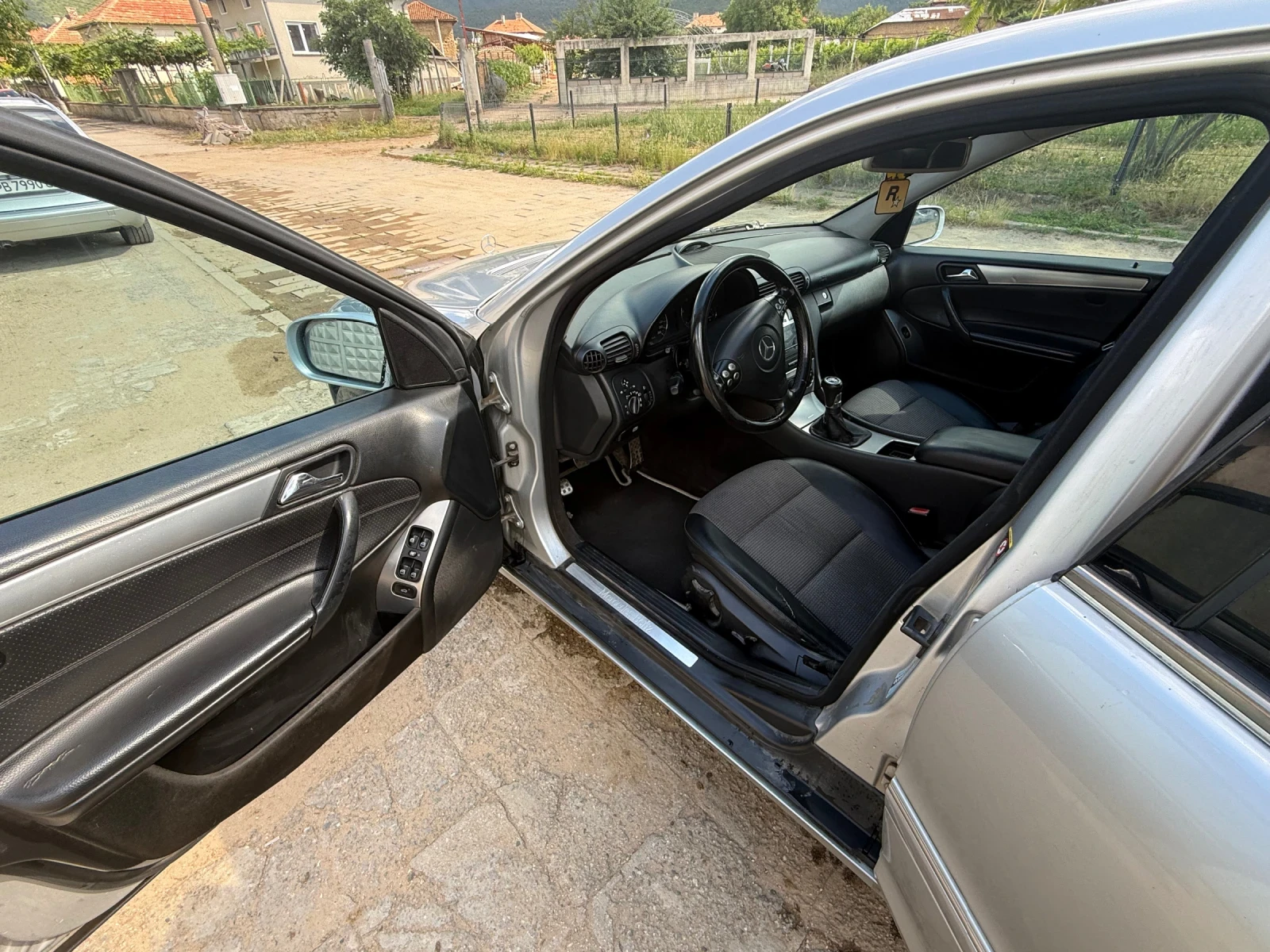 Mercedes-Benz C 220  Avantgarde AMG, снимка 12 - Автомобили и джипове - 54989800