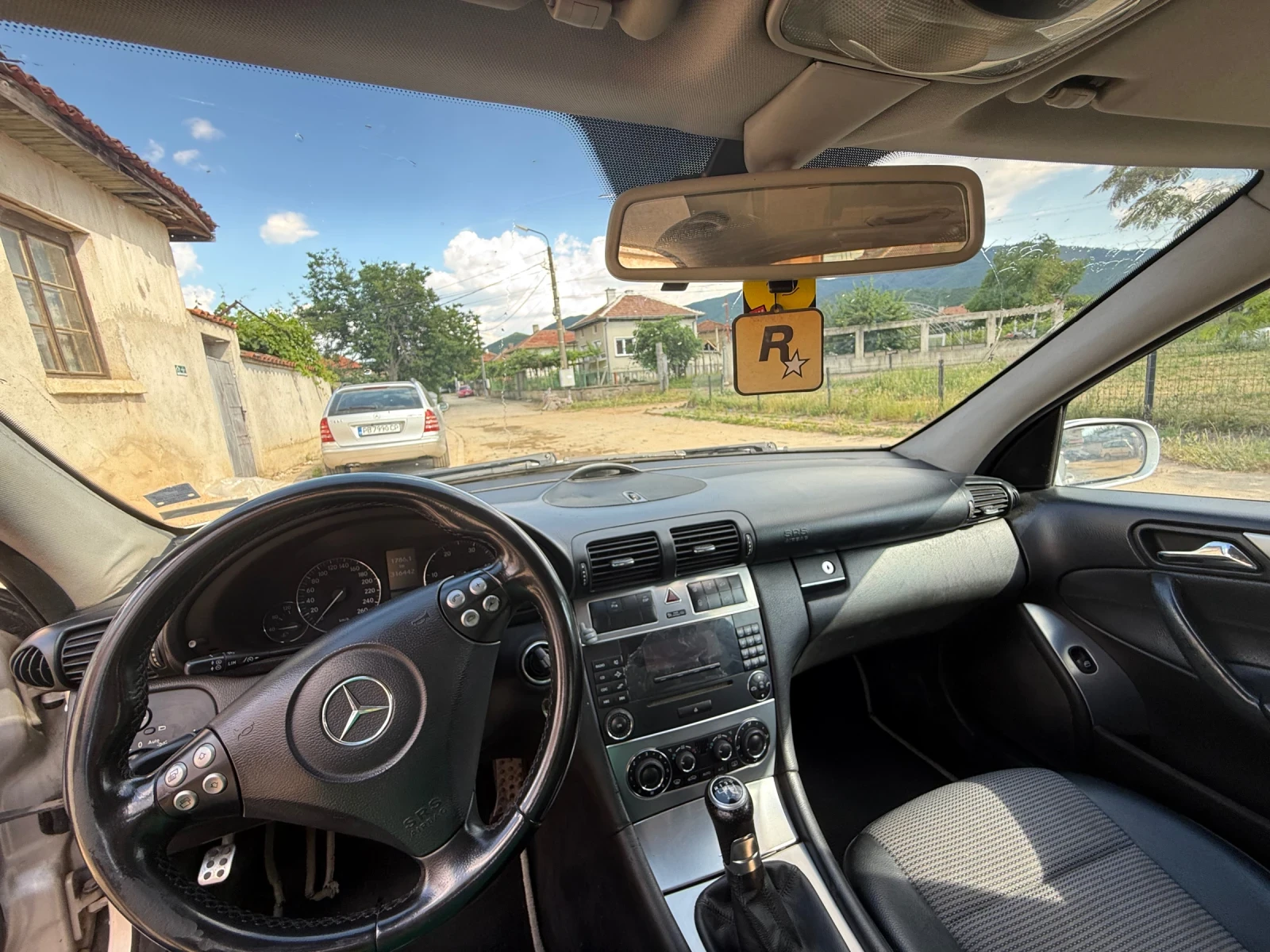 Mercedes-Benz C 220  Avantgarde AMG, снимка 9 - Автомобили и джипове - 54989800