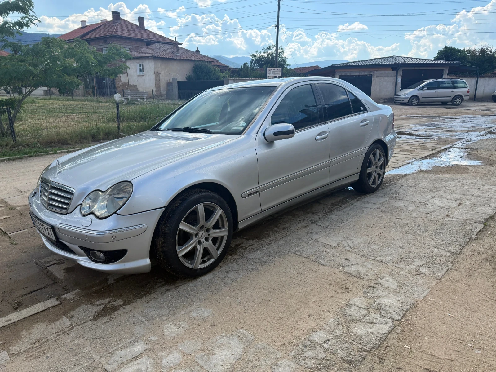 Mercedes-Benz C 220  Avantgarde AMG, снимка 2 - Автомобили и джипове - 54989800