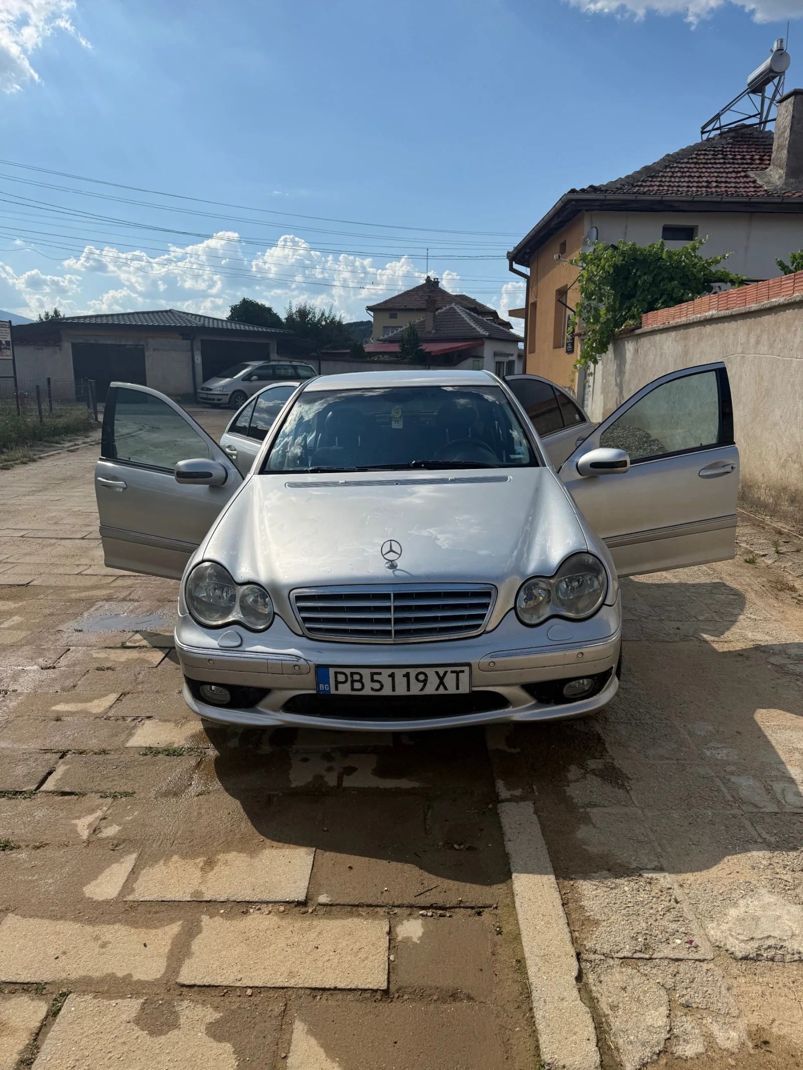 Mercedes-Benz C 220  Avantgarde AMG, снимка 11 - Автомобили и джипове - 54989800