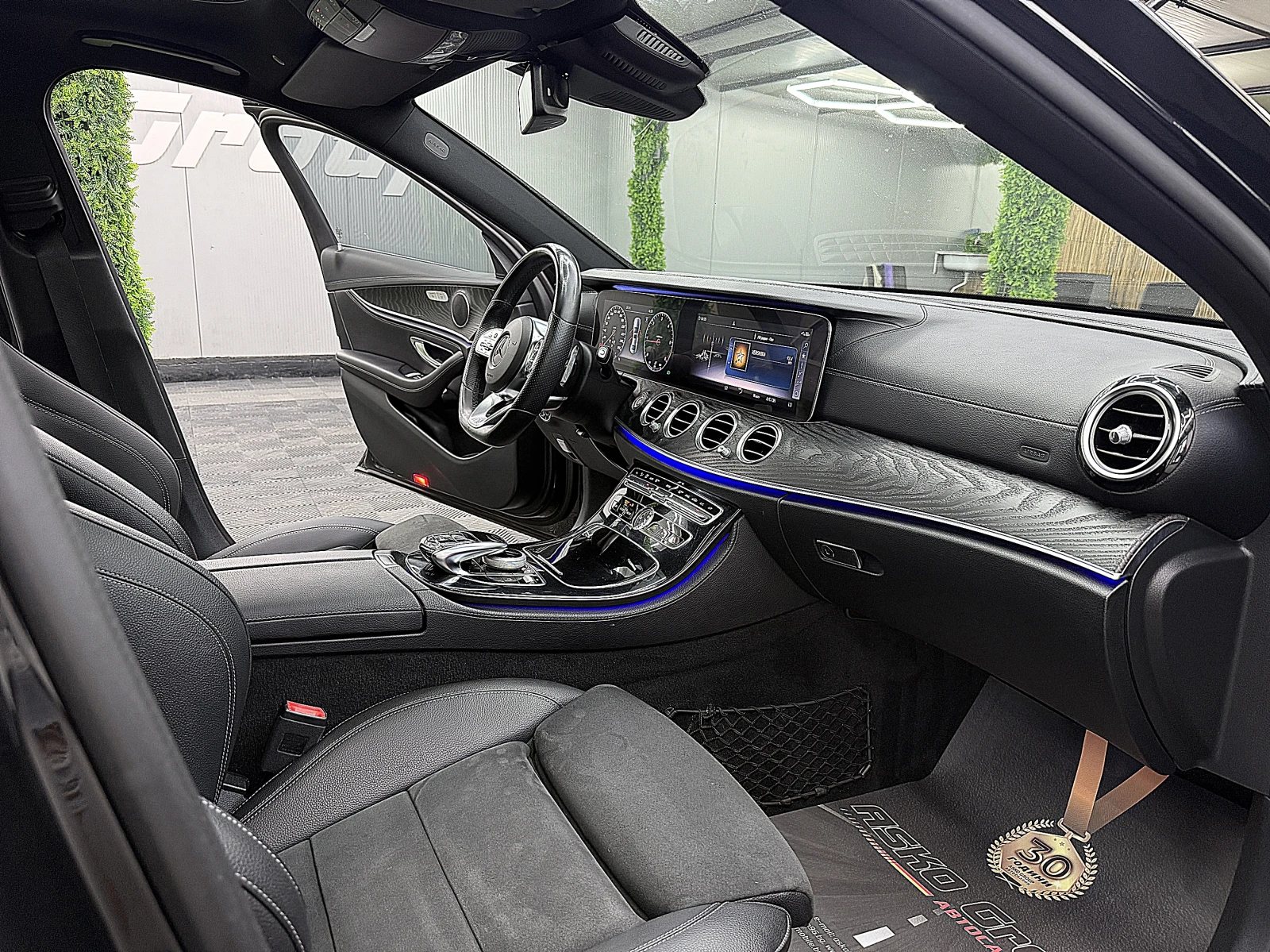 Mercedes-Benz E 220 360-K/AMG-line/PANORAMA/9gt/СОБСТВЕН ЛИЗИНГ, снимка 10 - Автомобили и джипове - 55091090