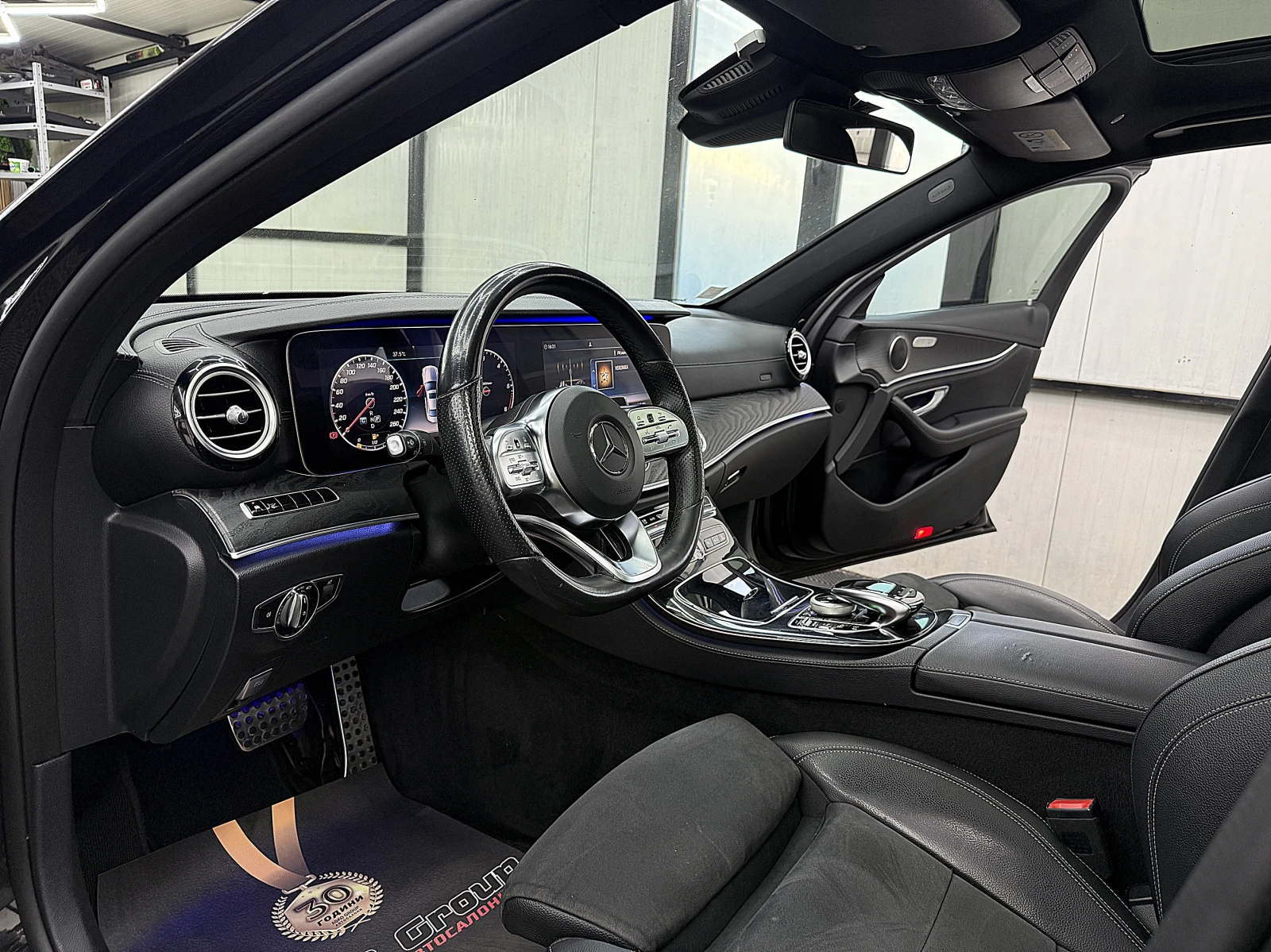 Mercedes-Benz E 220 360-K/AMG-line/PANORAMA/9gt/СОБСТВЕН ЛИЗИНГ, снимка 13 - Автомобили и джипове - 55091090