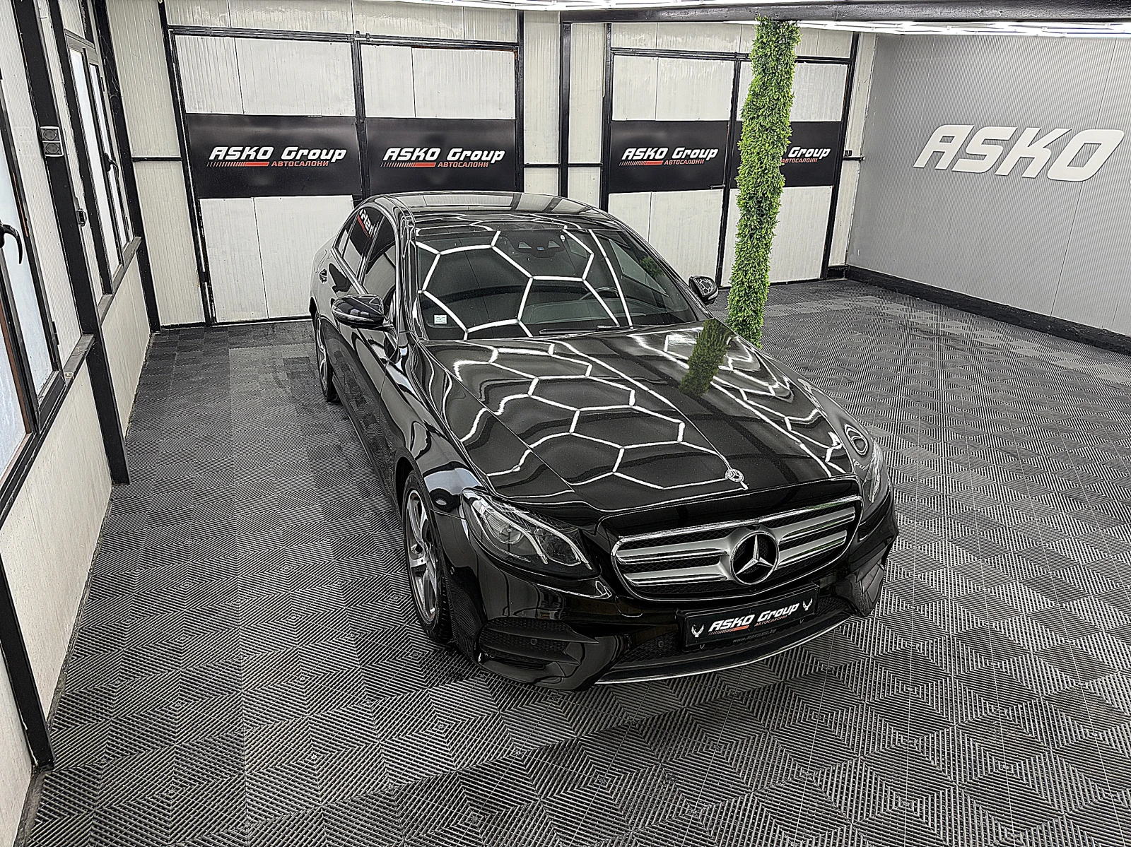 Mercedes-Benz E 220 360-K/AMG-line/PANORAMA/9gt/СОБСТВЕН ЛИЗИНГ, снимка 7 - Автомобили и джипове - 55091090