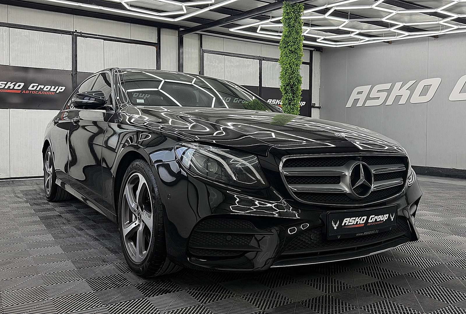 Mercedes-Benz E 220 360-K/AMG-line/PANORAMA/9gt/СОБСТВЕН ЛИЗИНГ, снимка 3 - Автомобили и джипове - 55091090