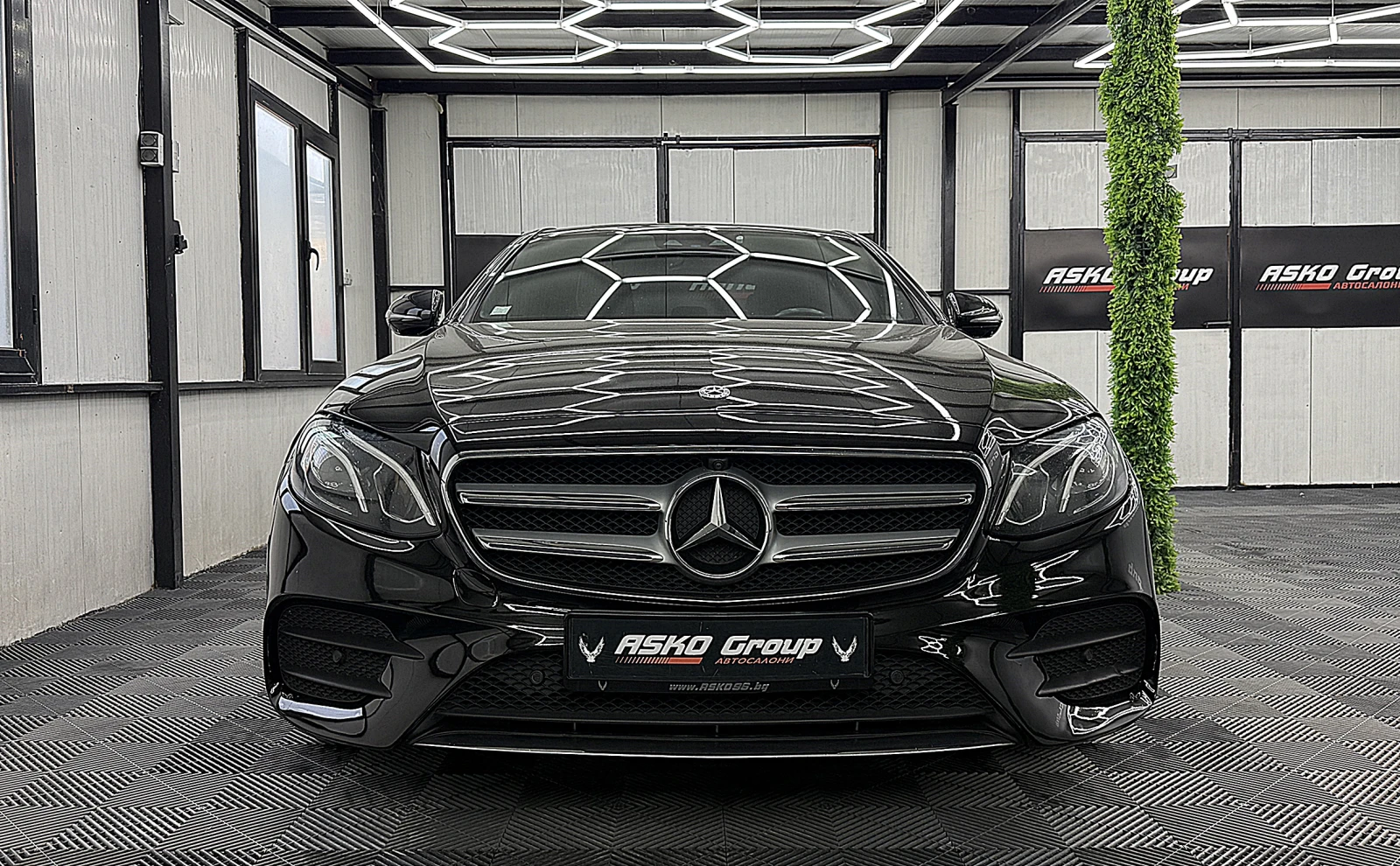 Mercedes-Benz E 220 360-K/AMG-line/PANORAMA/9gt/СОБСТВЕН ЛИЗИНГ, снимка 2 - Автомобили и джипове - 55091090