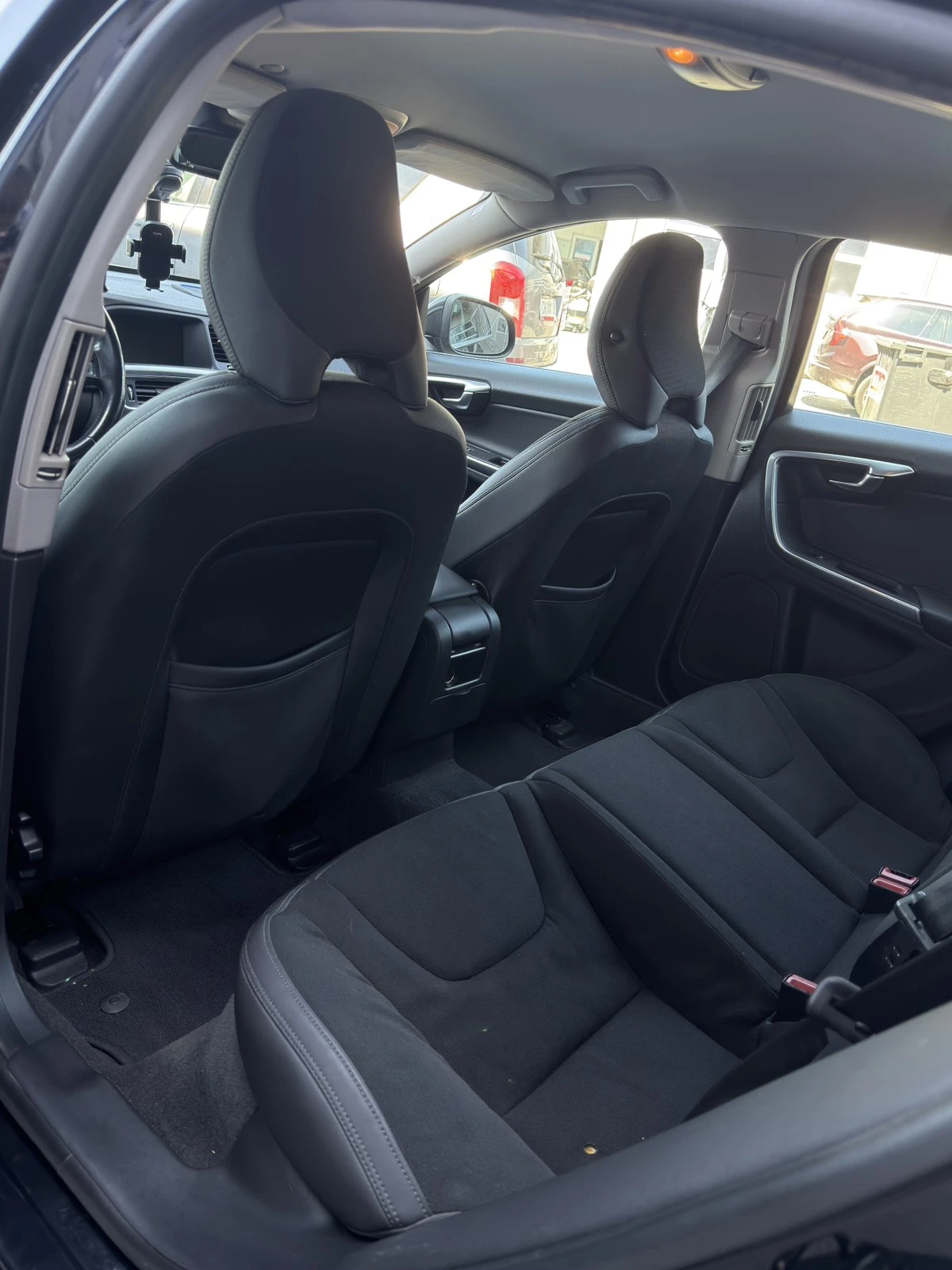 Volvo S60 2.0 D3-ЕВРО 5A-АВТОМАТИК-НАВИГАЦИЯ, снимка 6 - Автомобили и джипове - 55369429