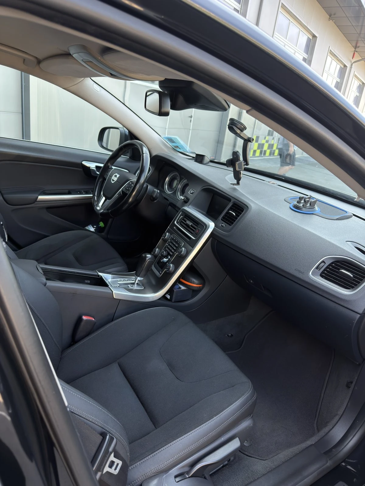 Volvo S60 2.0 D3-ЕВРО 5A-АВТОМАТИК-НАВИГАЦИЯ, снимка 5 - Автомобили и джипове - 55369429
