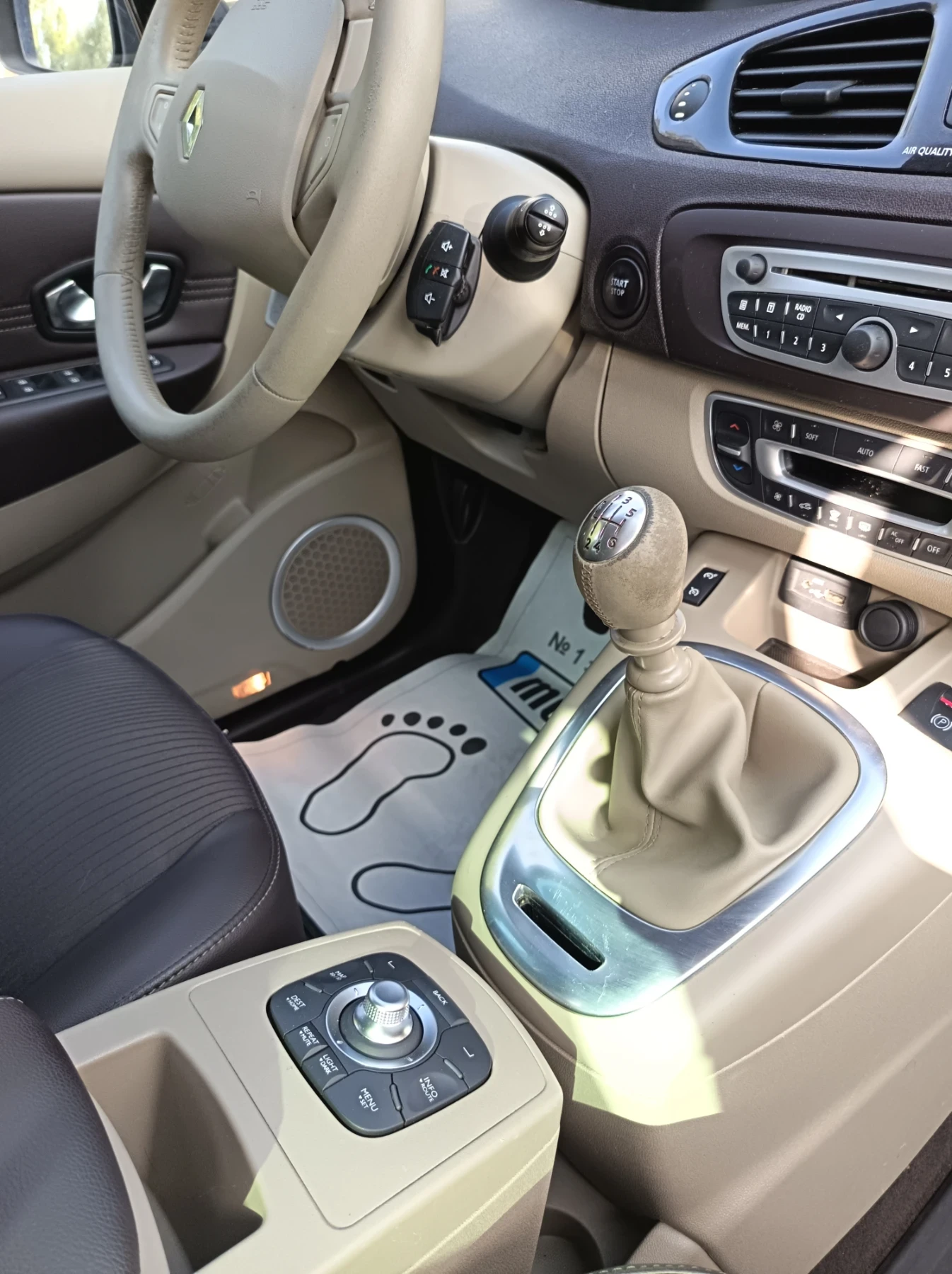 Renault Scenic 1.9dci 130кс, снимка 11 - Автомобили и джипове - 55849422