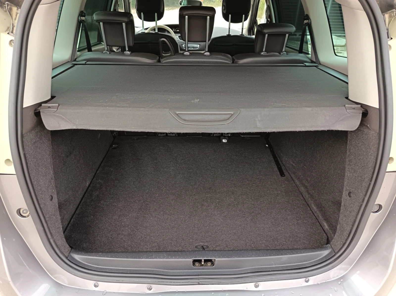 Renault Scenic 1.9dci 130кс, снимка 5 - Автомобили и джипове - 55849422