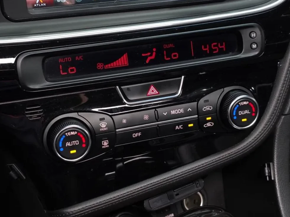 Kia K5, снимка 16 - Автомобили и джипове - 56592682