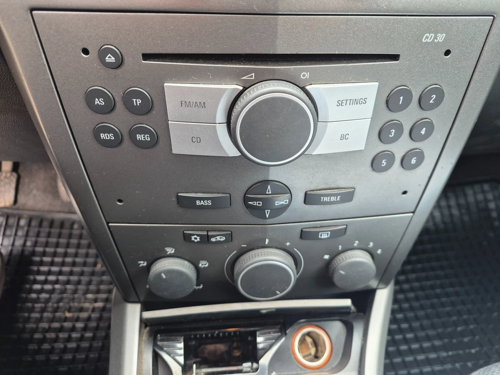 Opel Astra 1.6i, снимка 16 - Автомобили и джипове - 56718983