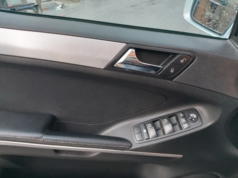 Mercedes-Benz ML 320, снимка 8 - Автомобили и джипове - 53025278