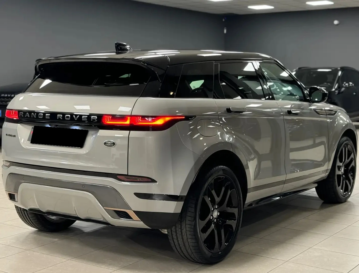 Land Rover Range Rover Evoque 2.0d i4 First Edition Dynamic AWD - изображение 4