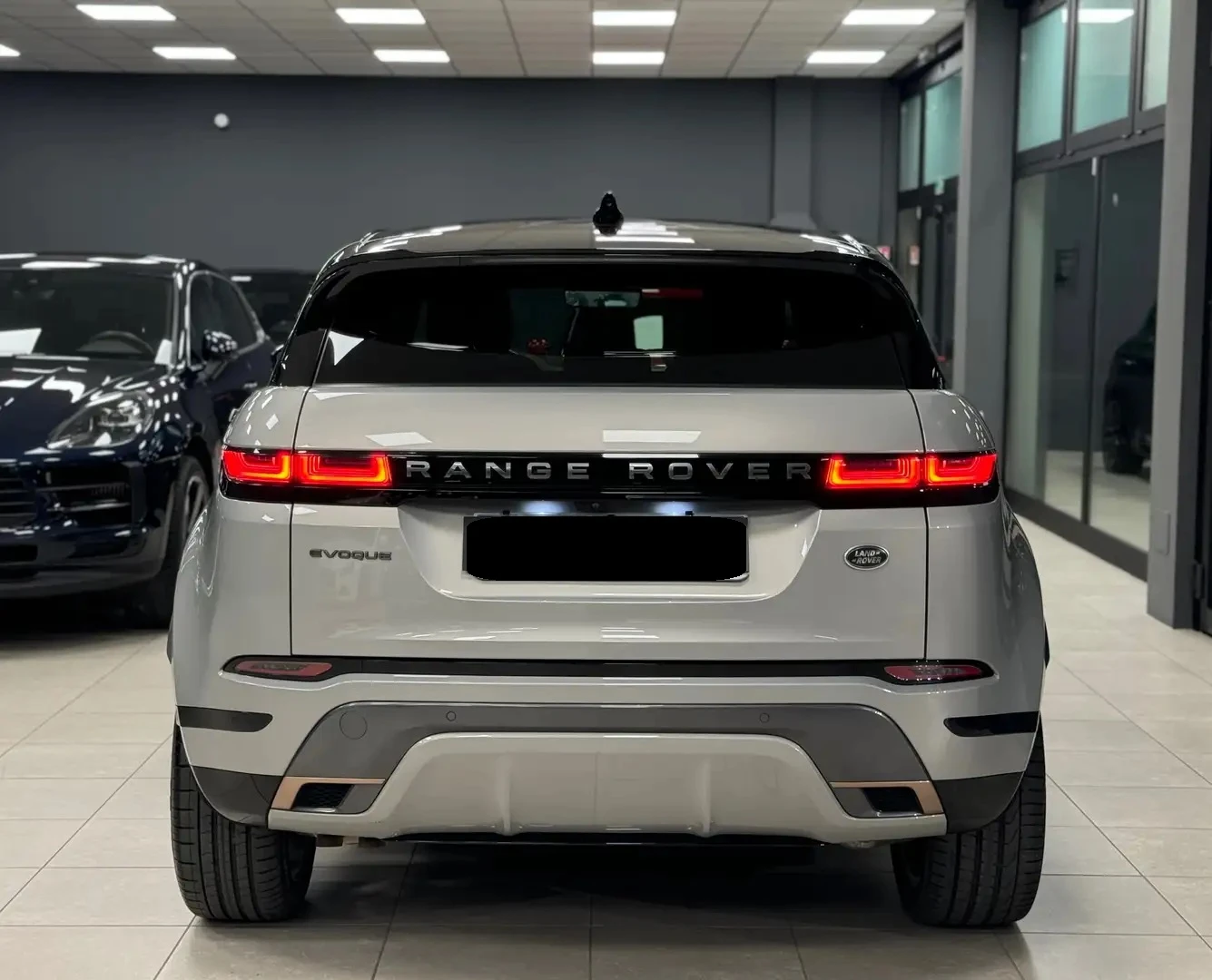 Land Rover Range Rover Evoque 2.0d i4 First Edition Dynamic AWD - изображение 5