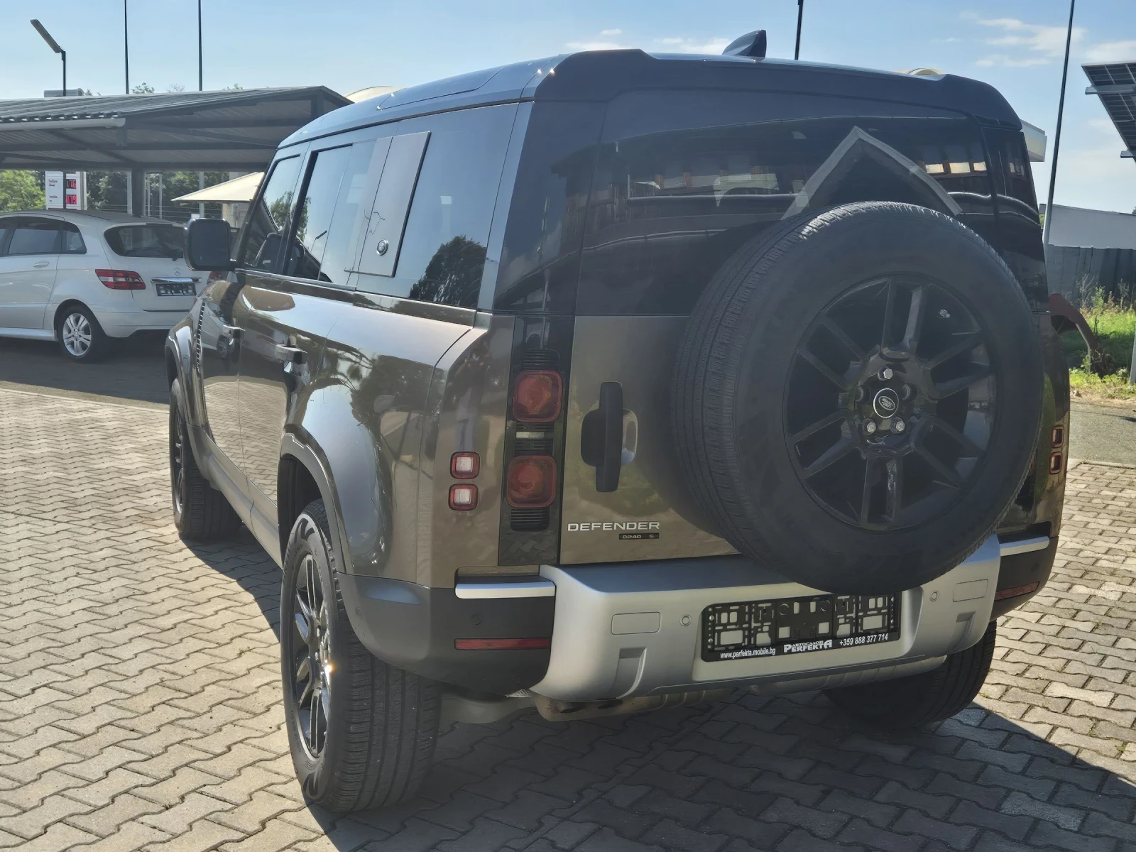 Land Rover Defender D240 S, снимка 9 - Автомобили и джипове - 54668758
