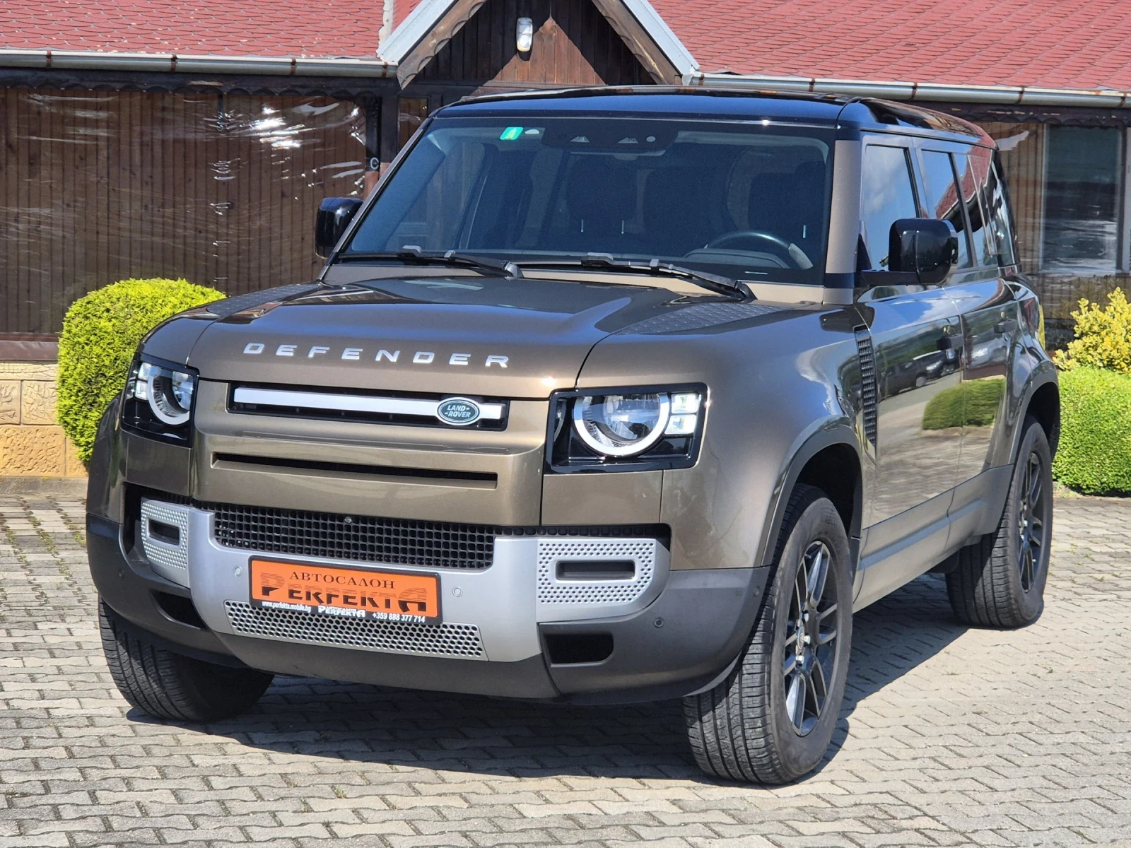 Land Rover Defender D240 S, снимка 2 - Автомобили и джипове - 54668758