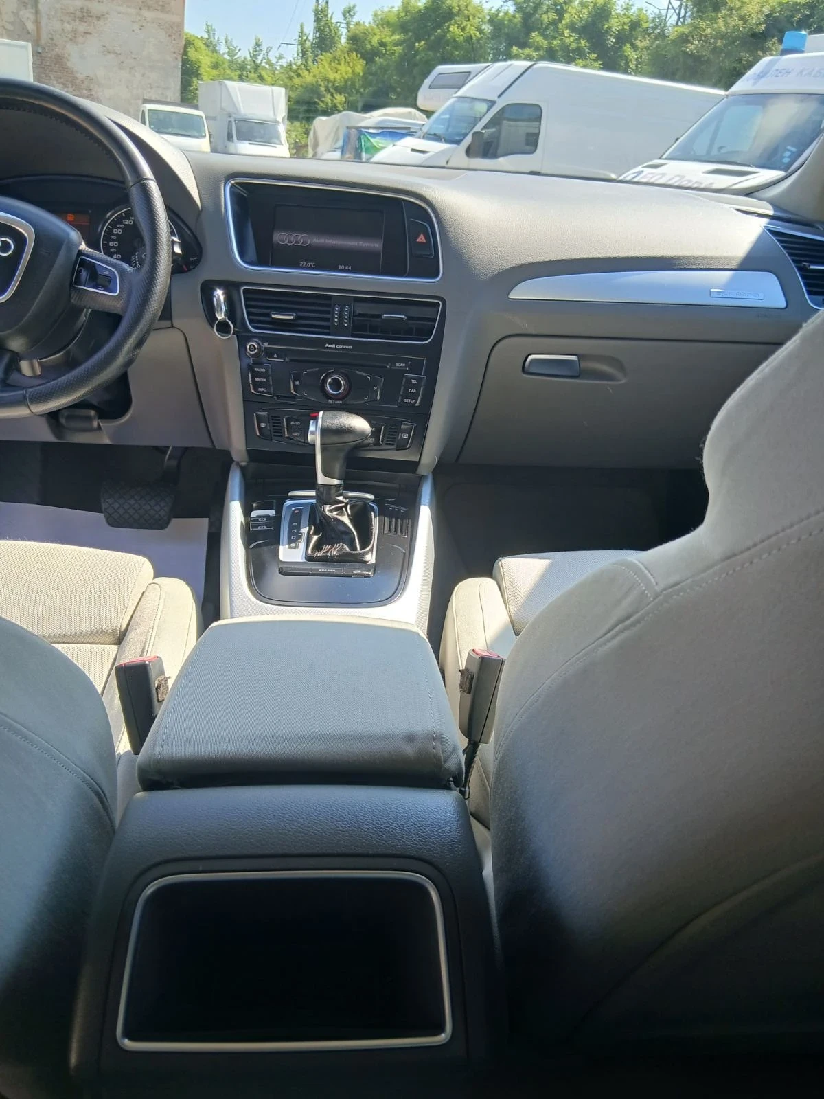 Audi Q5 2.0, снимка 9 - Автомобили и джипове - 54871088