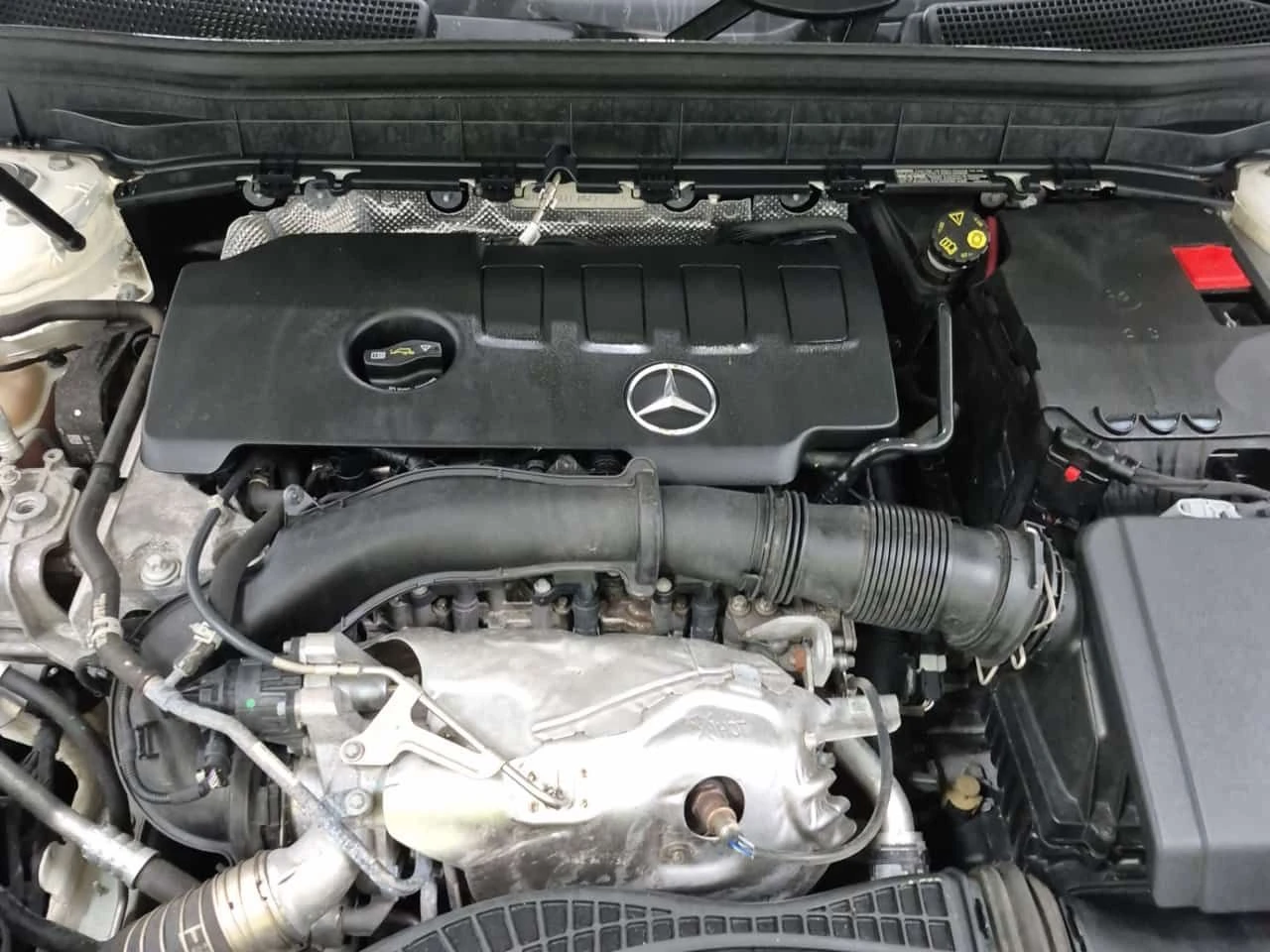 Mercedes-Benz GLB 250 АМГ Пакет/CARFAX/Панорама/Подгрев/Памет/АМБИЕНТНО, снимка 16 - Автомобили и джипове - 55711838