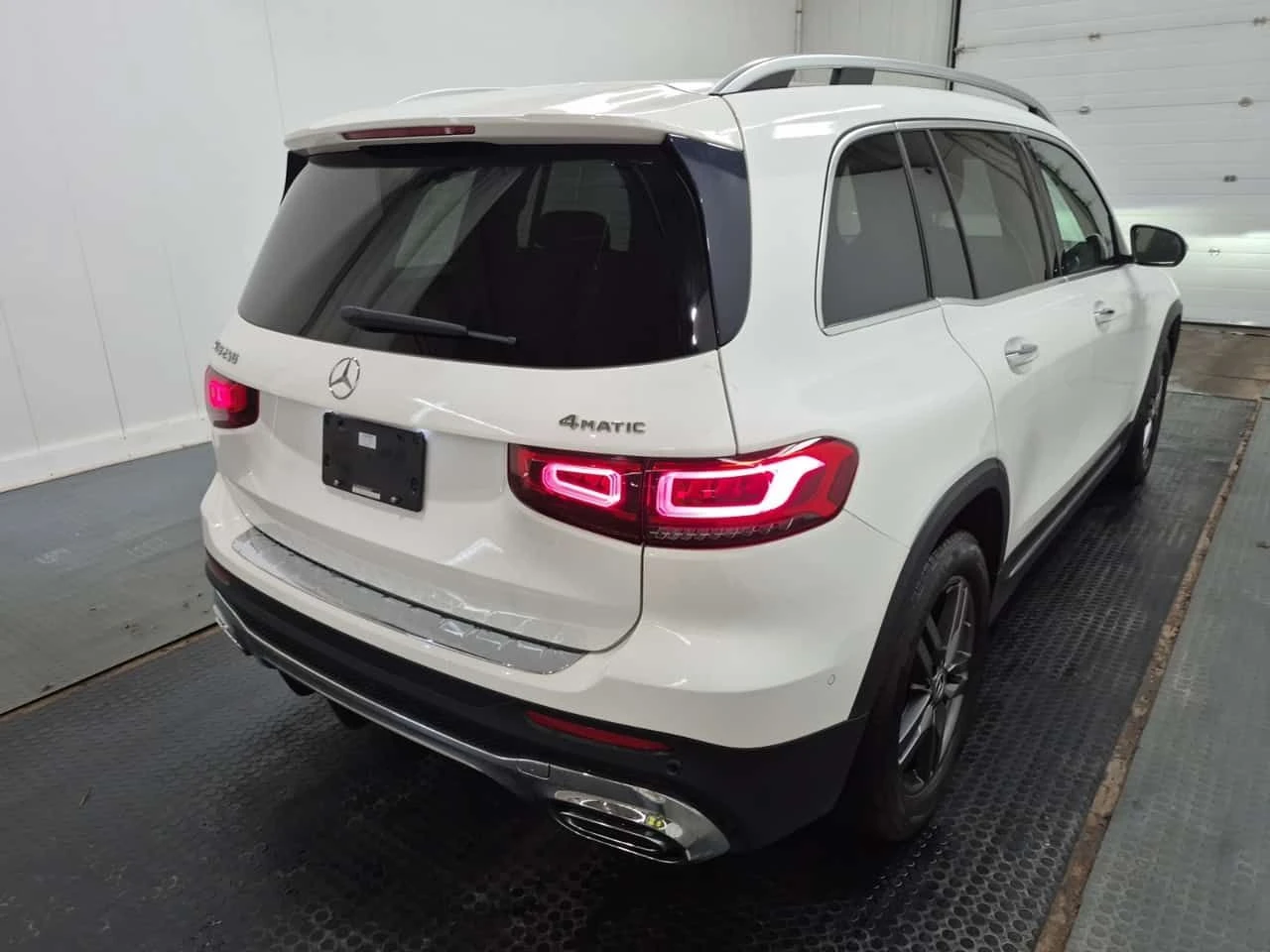 Mercedes-Benz GLB 250 АМГ Пакет/CARFAX/Панорама/Подгрев/Памет/АМБИЕНТНО, снимка 3 - Автомобили и джипове - 55711838