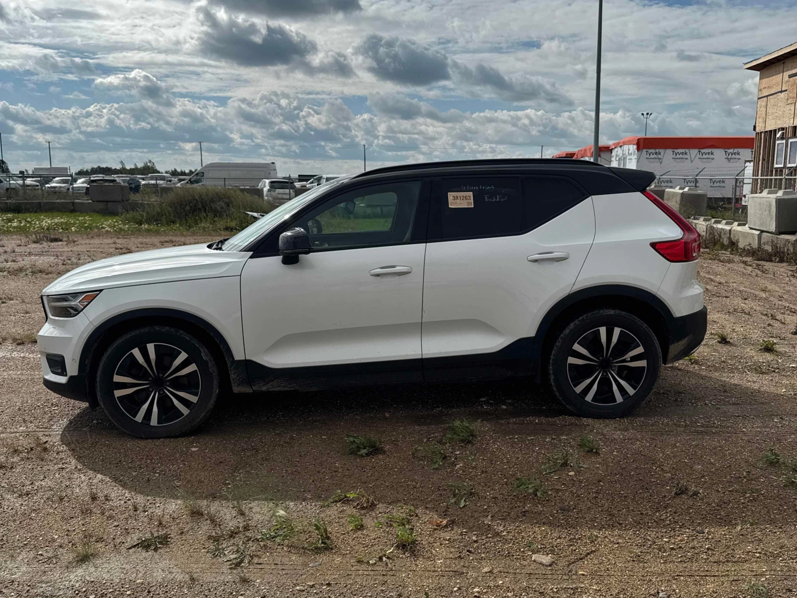 Volvo XC40 * R Design * CARFAX * ФИНАНСИРАНЕ, снимка 2 - Автомобили и джипове - 55995040