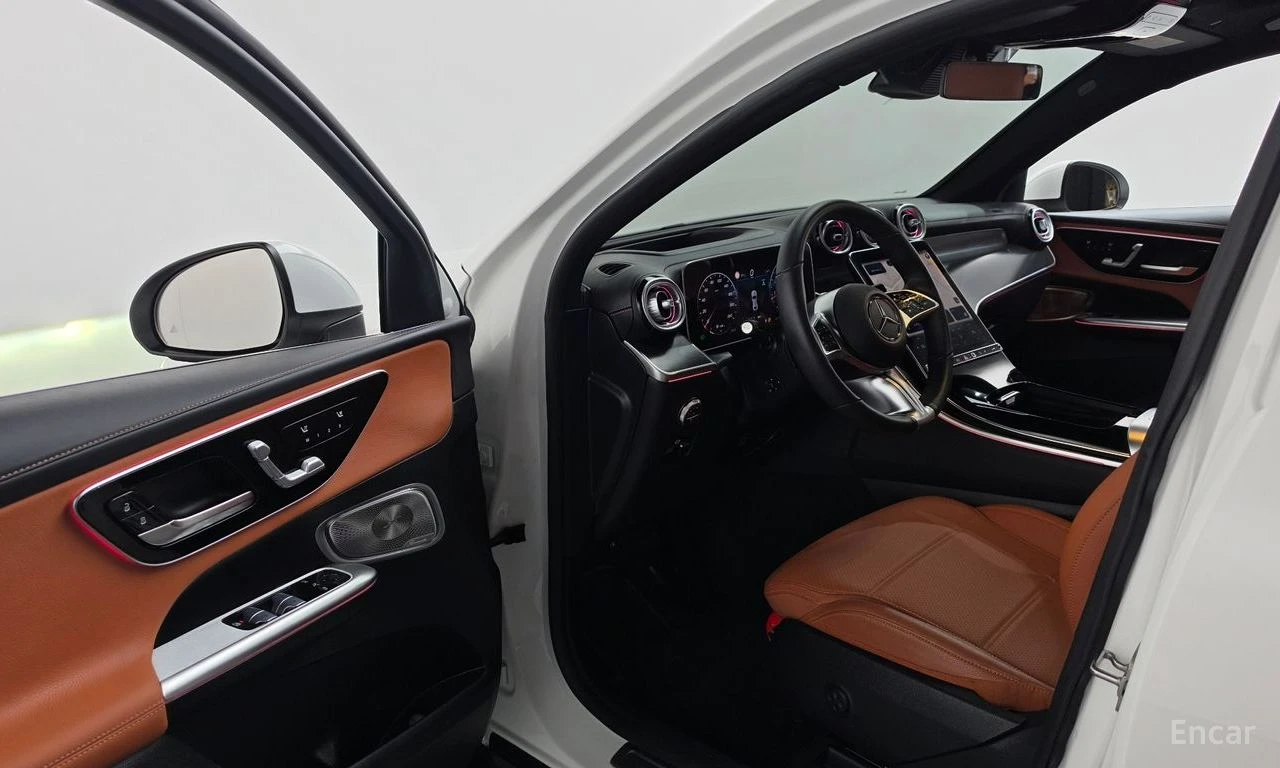 Mercedes-Benz GLC 300 COUPE* AMG* LINE* BURMESTER* ОБДУХВАНЕ* ХЕДЪП* , снимка 6 - Автомобили и джипове - 56119137