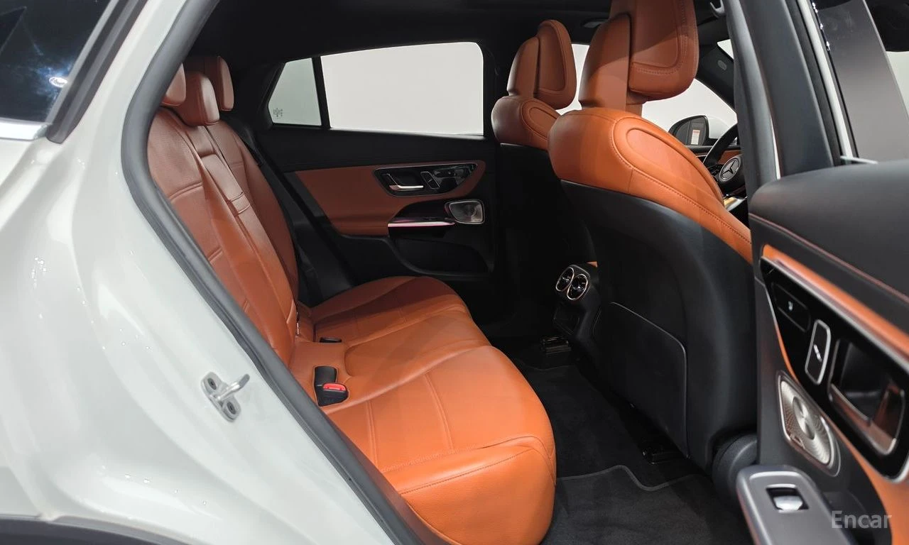 Mercedes-Benz GLC 300 COUPE* AMG* LINE* BURMESTER* ОБДУХВАНЕ* ХЕДЪП* , снимка 16 - Автомобили и джипове - 56119137