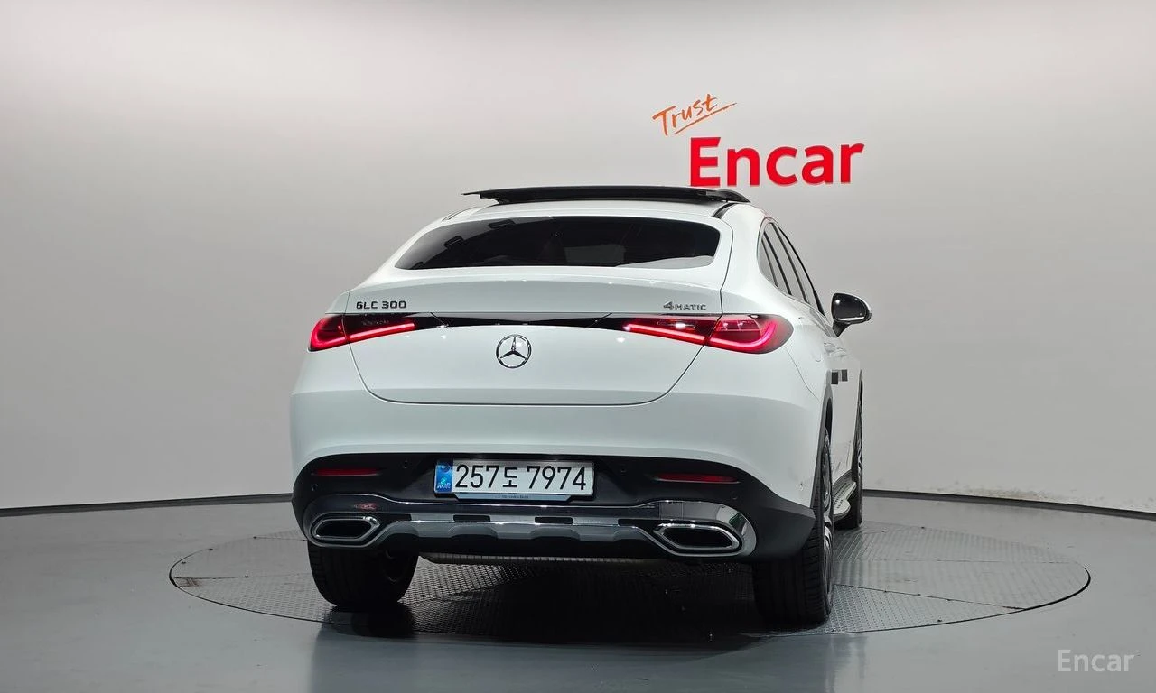 Mercedes-Benz GLC 300 COUPE* AMG* LINE* BURMESTER* ОБДУХВАНЕ* ХЕДЪП* , снимка 4 - Автомобили и джипове - 56119137