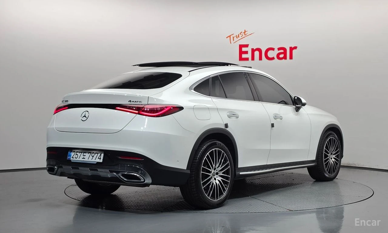 Mercedes-Benz GLC 300 COUPE* AMG* LINE* BURMESTER* ОБДУХВАНЕ* ХЕДЪП* , снимка 2 - Автомобили и джипове - 56119137