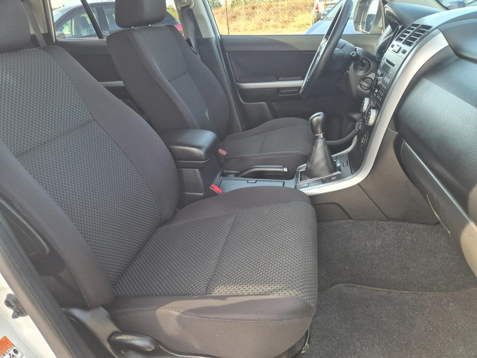 Suzuki Grand vitara 1.9 DiD, снимка 14 - Автомобили и джипове - 56353084