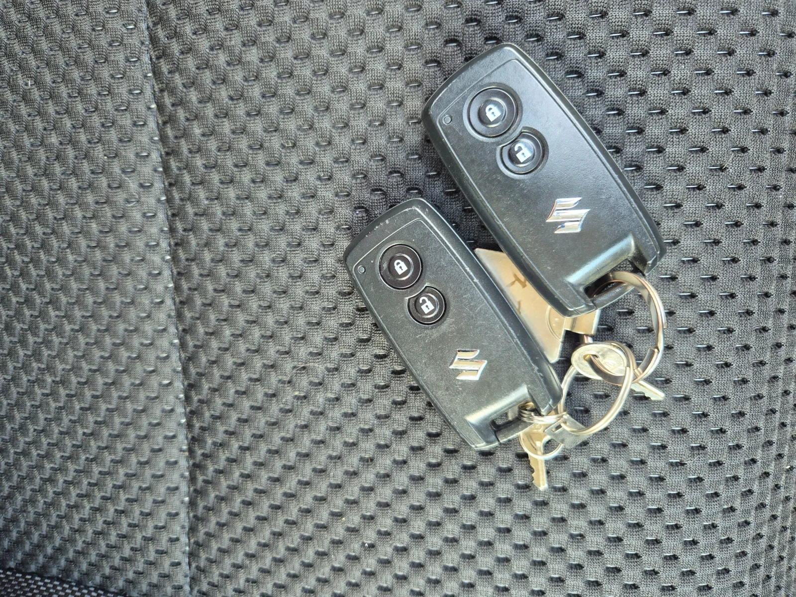 Suzuki Grand vitara 1.9 DiD, снимка 12 - Автомобили и джипове - 56353084