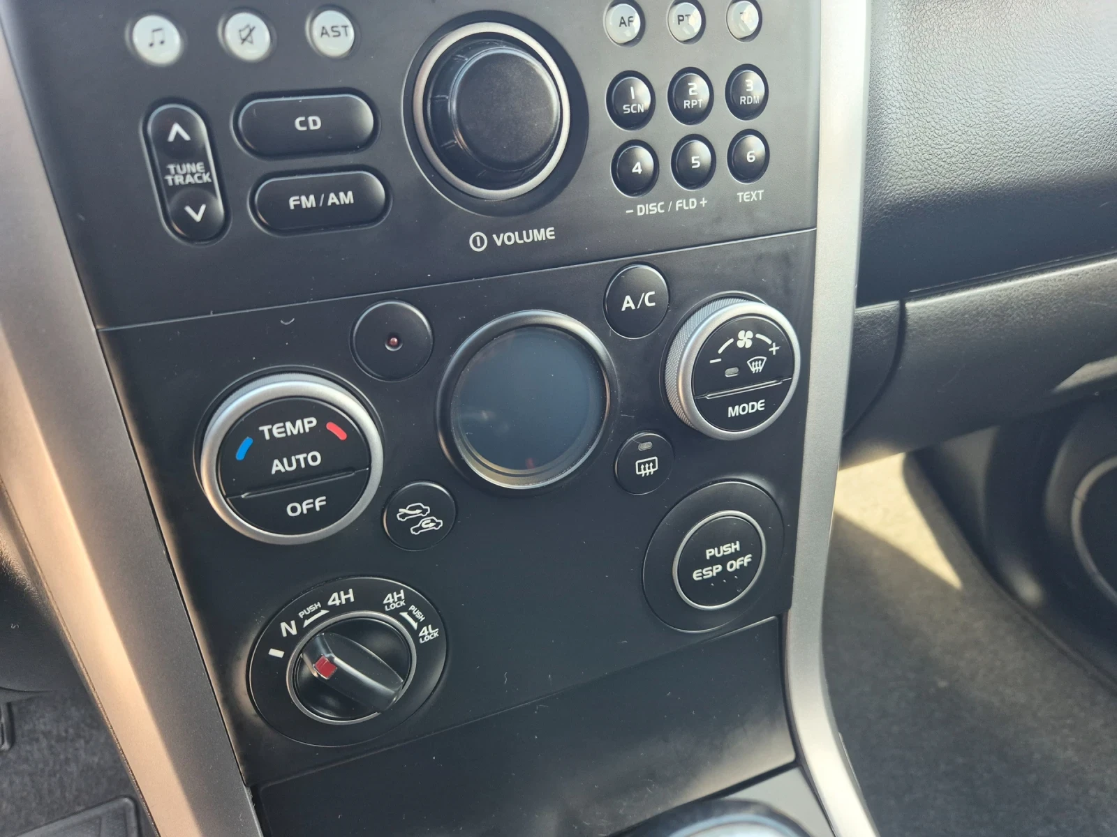 Suzuki Grand vitara 1.9 DiD, снимка 13 - Автомобили и джипове - 56353084