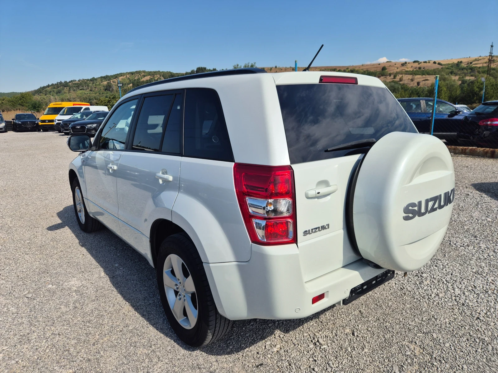 Suzuki Grand vitara 1.9 DiD, снимка 4 - Автомобили и джипове - 56353084