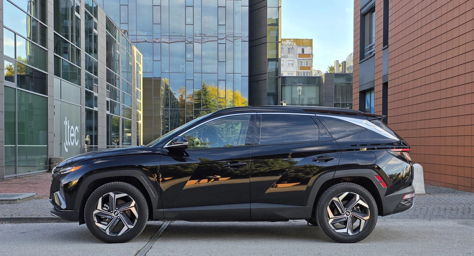 Hyundai Tucson, снимка 3 - Автомобили и джипове - 56547555
