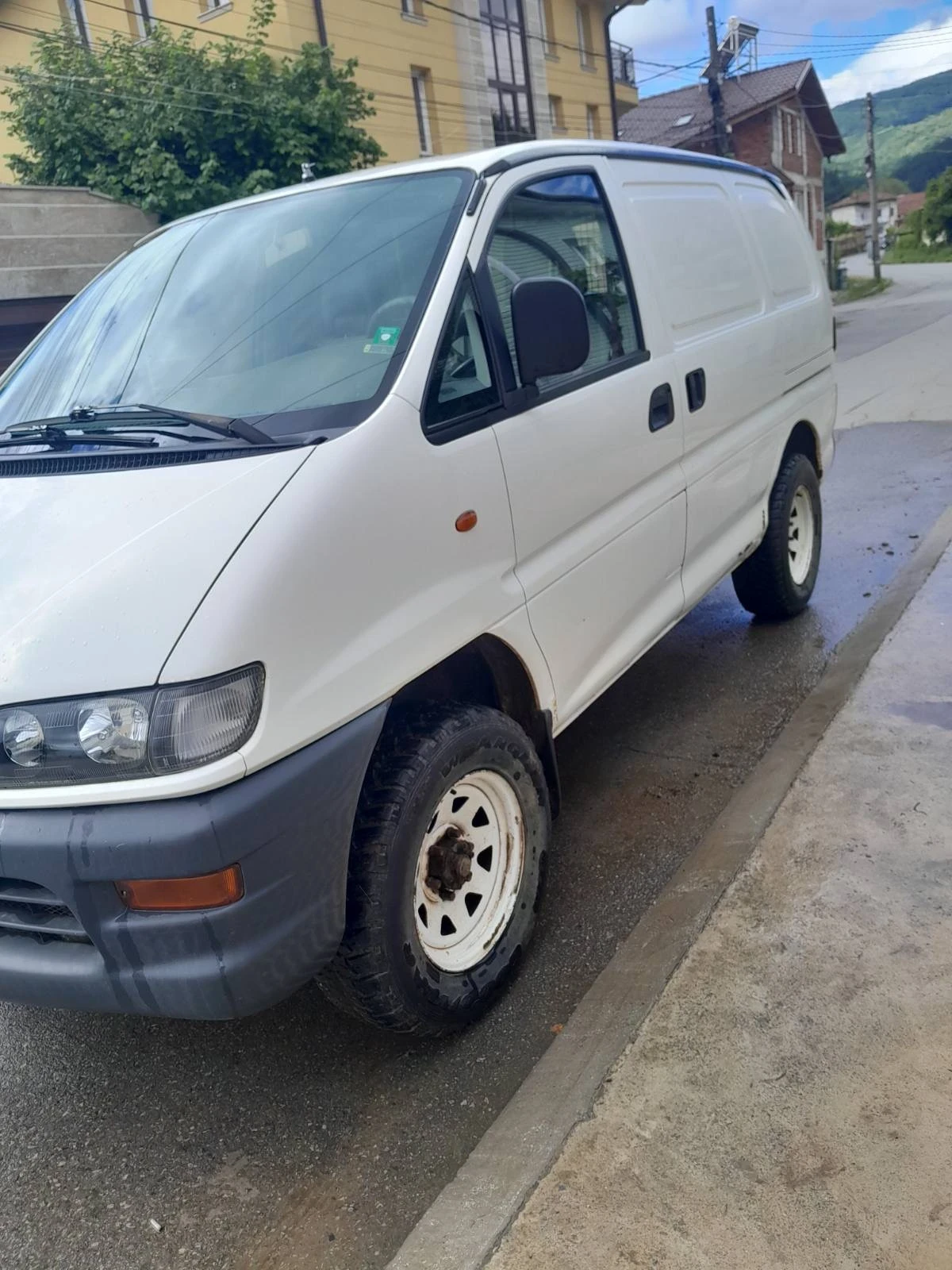 Mitsubishi L L400