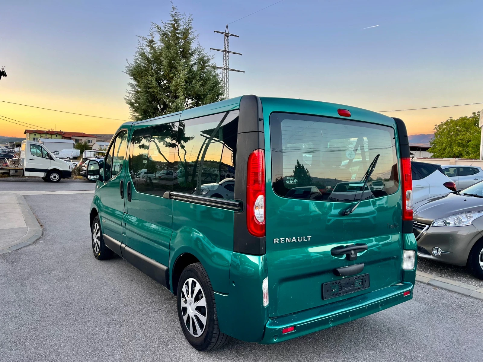 Renault Trafic 2.0 dci / Passenger - 8+ 1 места, снимка 5 - Бусове и автобуси - 56335907
