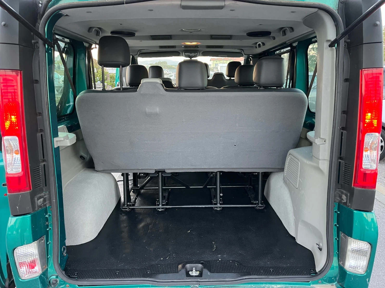 Renault Trafic 2.0 dci / Passenger - 8+ 1 места, снимка 13 - Бусове и автобуси - 56335907