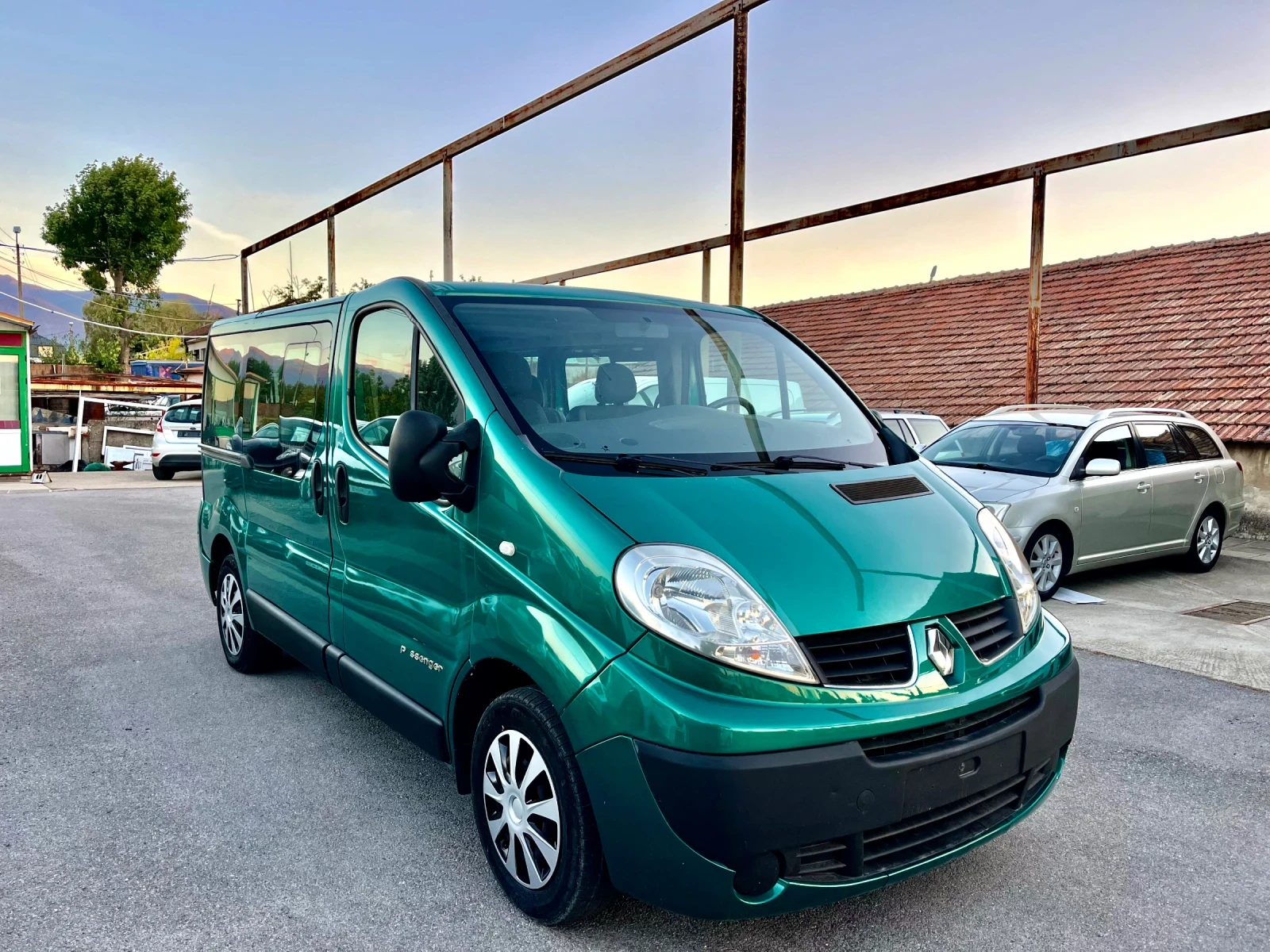 Renault Trafic 2.0 dci / Passenger - 8+ 1 места, снимка 3 - Бусове и автобуси - 56335907