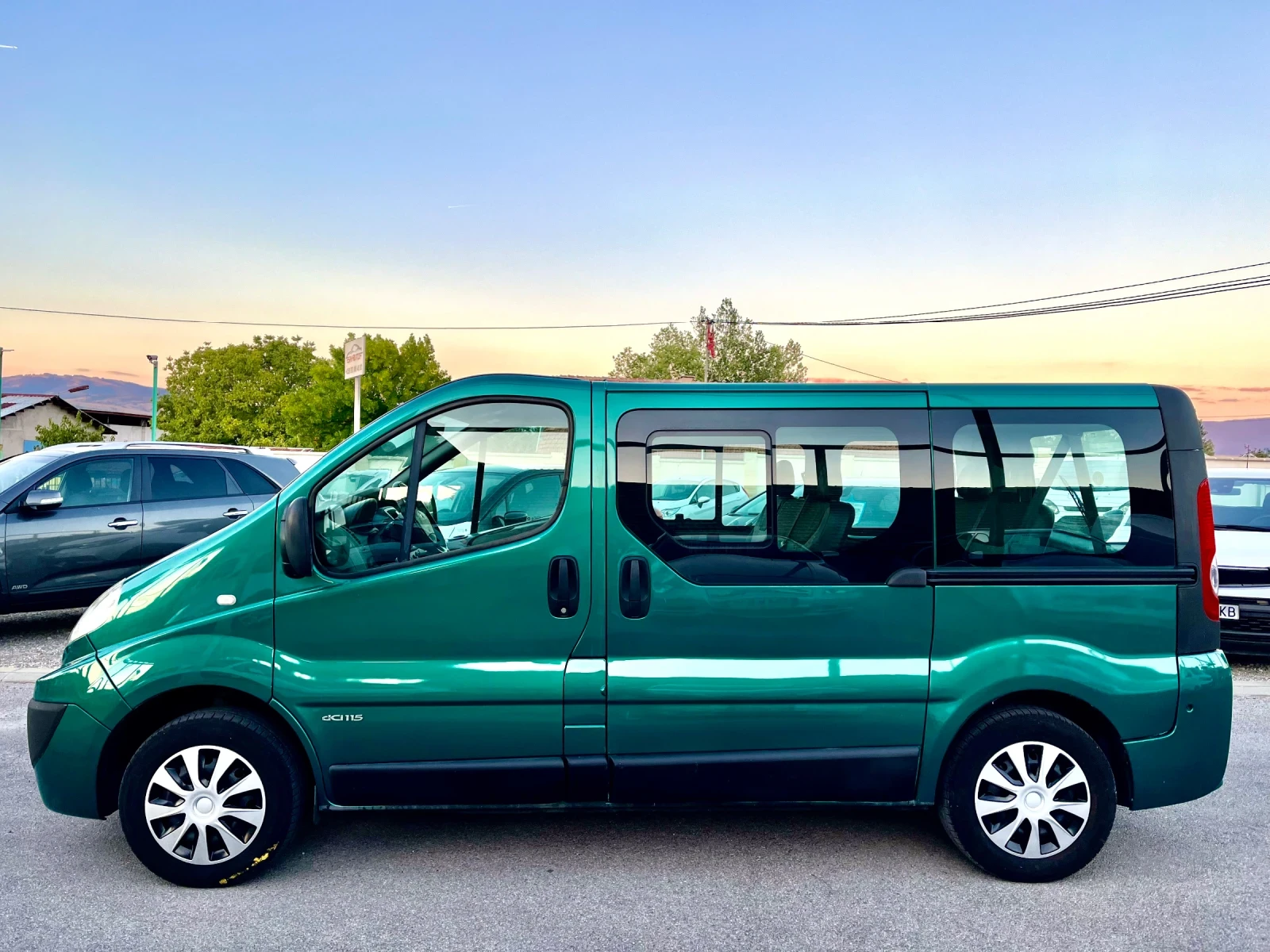 Renault Trafic 2.0 dci / Passenger - 8+ 1 места, снимка 6 - Бусове и автобуси - 56335907