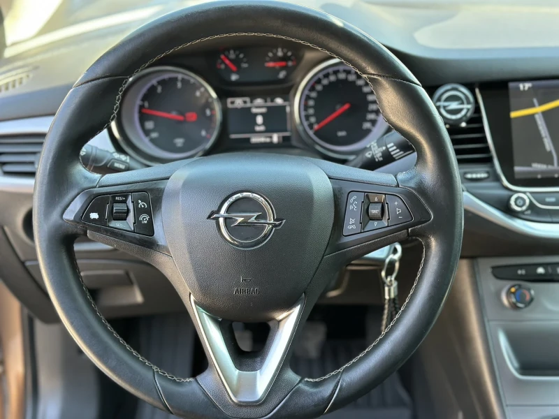 Opel Astra 1.6 CDTI 110 HP, снимка 13 - Автомобили и джипове - 45696230