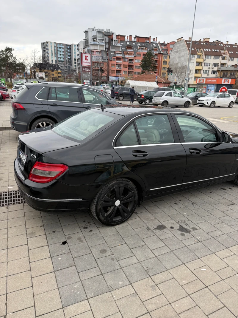 Mercedes-Benz C 220 Avangarde, снимка 5 - Автомобили и джипове - 52679945