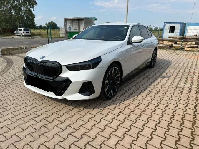 BMW 550 e Plug-in Hybrid xDrive M Sport, снимка 1 - Автомобили и джипове - 47369063