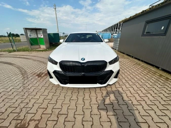 BMW 550 e Plug-in Hybrid xDrive M Sport, снимка 3 - Автомобили и джипове - 47369063