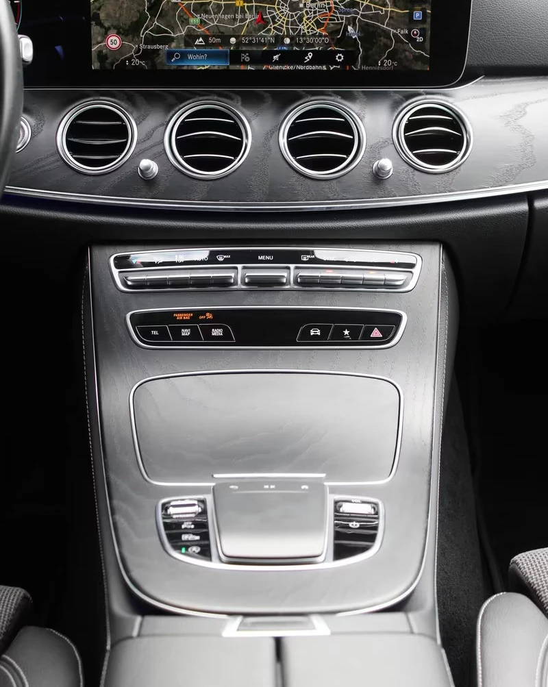 Mercedes-Benz E 220 d/4MATIC/194HP/AMG/NIGHT/CAM/LED/NAVI/926g, снимка 10 - Автомобили и джипове - 53835996