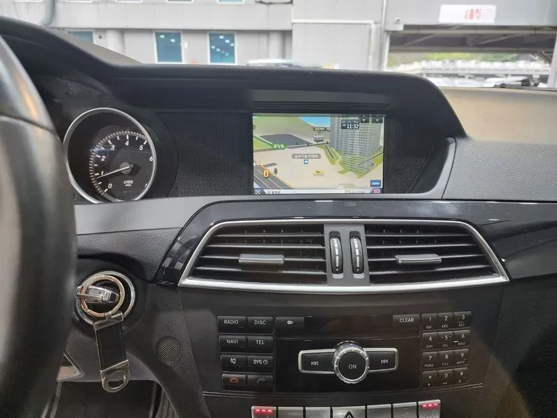 Mercedes-Benz C 200 W204 Cgi, снимка 8 - Автомобили и джипове - 55015187