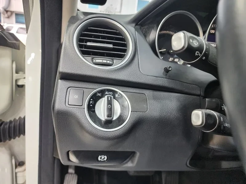 Mercedes-Benz C 200 W204 Cgi, снимка 11 - Автомобили и джипове - 55015187