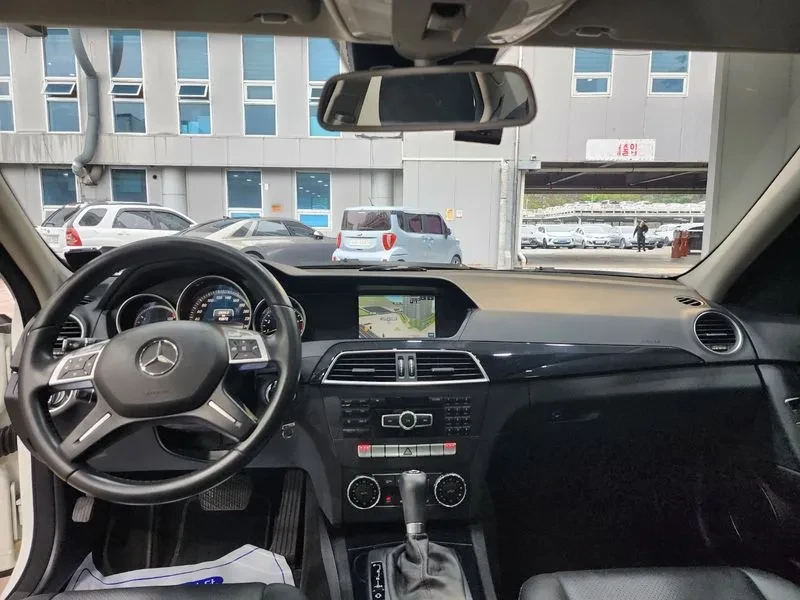 Mercedes-Benz C 200 W204 Cgi, снимка 15 - Автомобили и джипове - 55015187