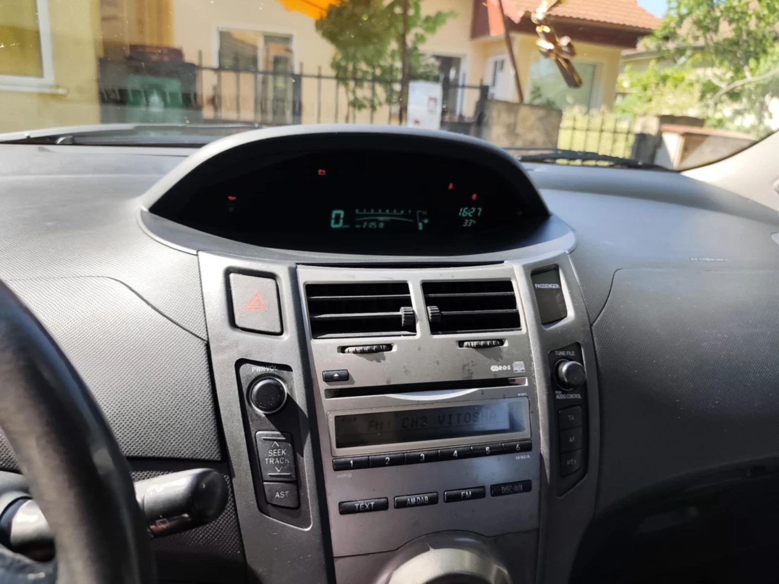 Toyota Yaris  - изображение 9