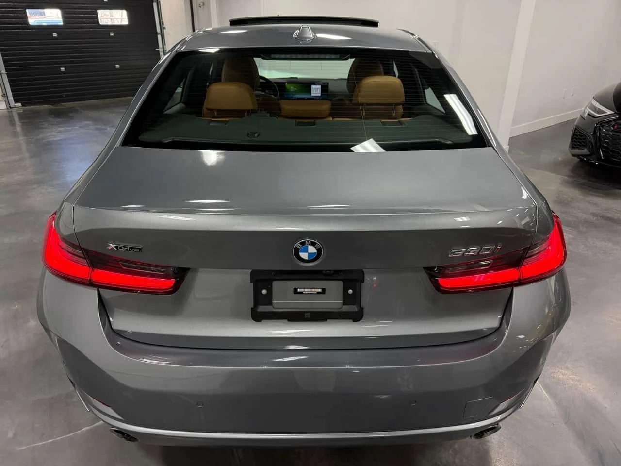 BMW 330 * 330i xDrive * 2 КЛЮЧА* ПОДГРЕВ* PANO* KEYLESS*  - изображение 4