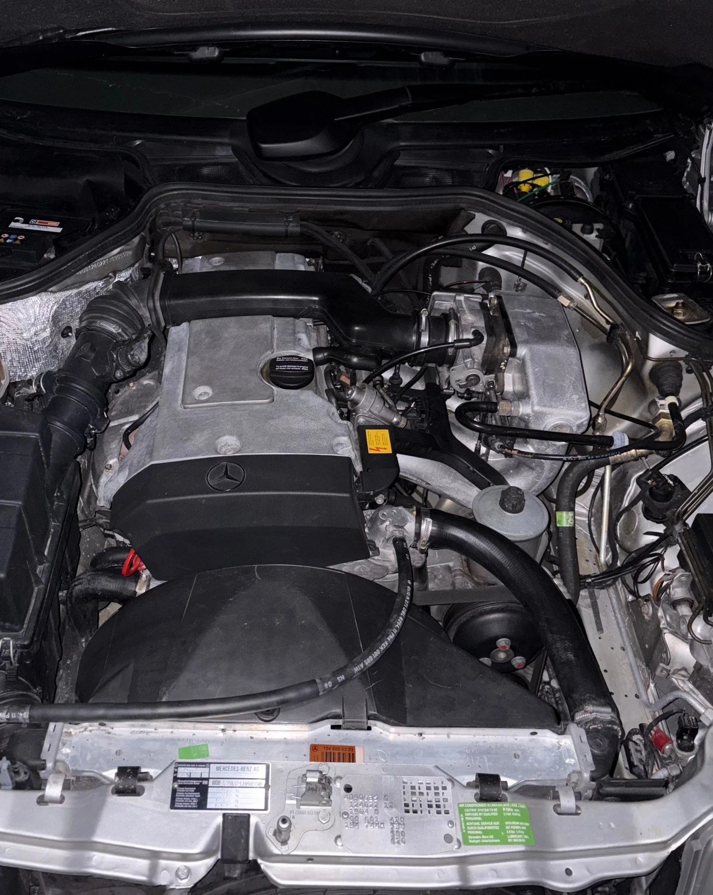 Mercedes-Benz E 220, снимка 11 - Автомобили и джипове - 53712018